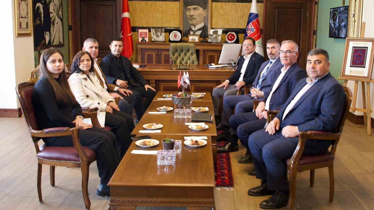 Günel’den Sındırgı’ya Dayanışma Ziyareti: Deprem ve Kentsel Dönüşüm Vurgusu