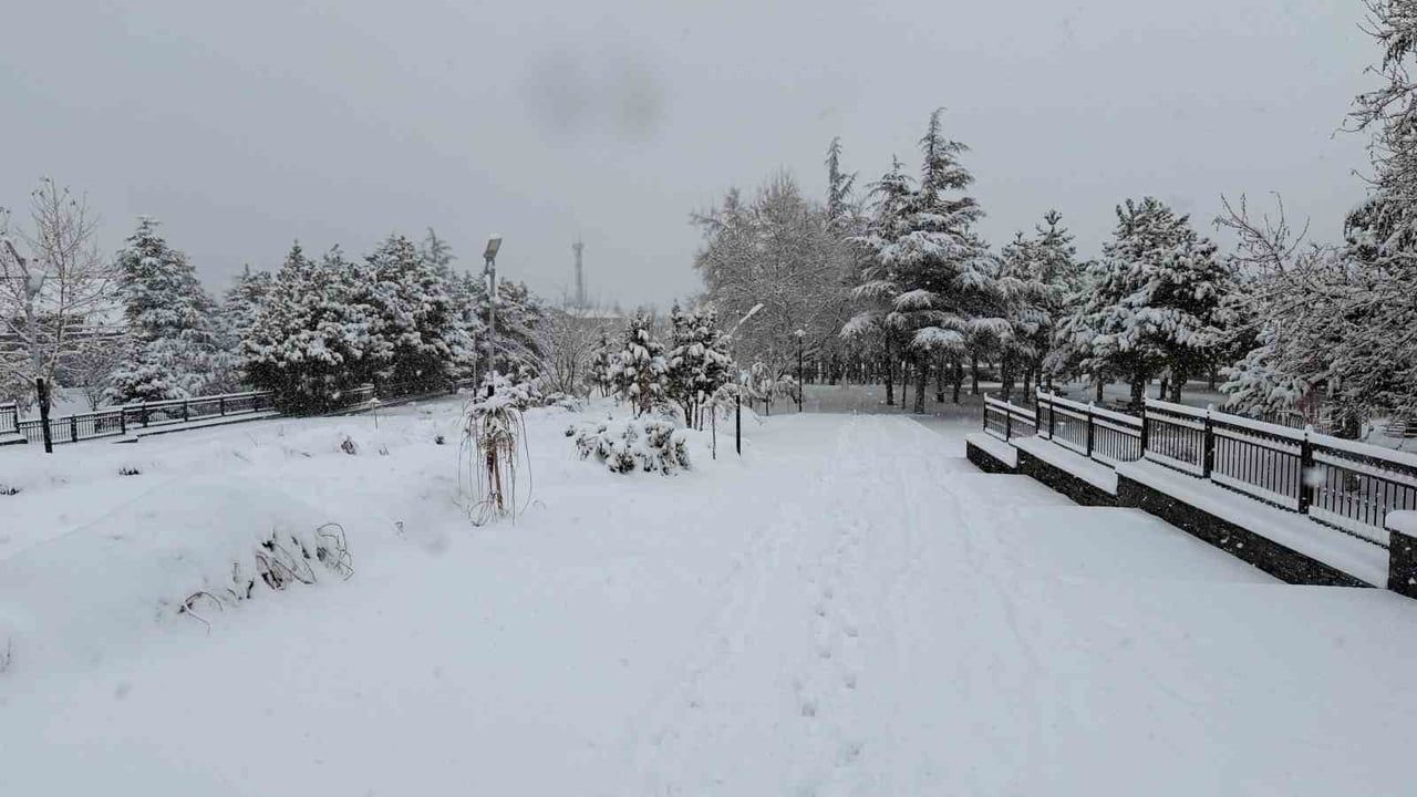 Hacılar'da Karla Mücadele: Başkan Özdoğan 'Kar Rahmettir' — 14 Araç, 32 Personel