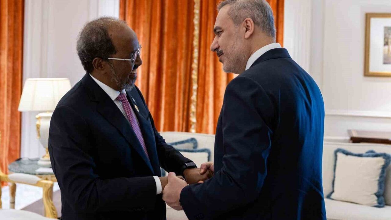 Hakan Fidan, 23. Doha Forumu'nda Somali Cumhurbaşkanı Hasan Şeyh Mahmud ile Görüştü