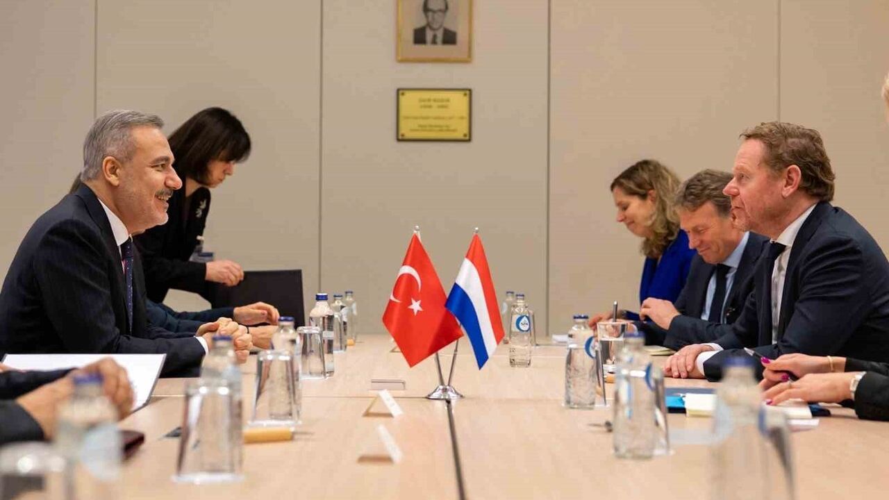 Hakan Fidan Brüksel'de David van Weel ile Görüştü