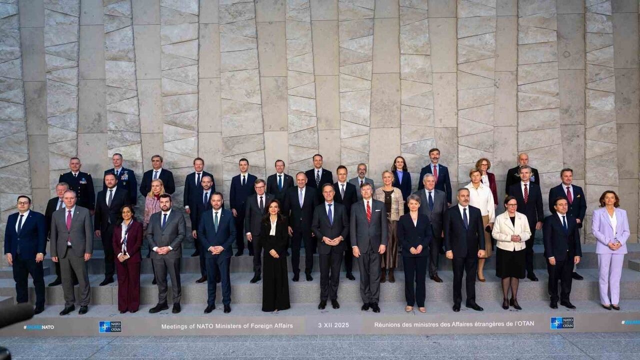 Hakan Fidan, Brüksel'de NATO Dışişleri Bakanlarıyla Aile Fotoğrafı