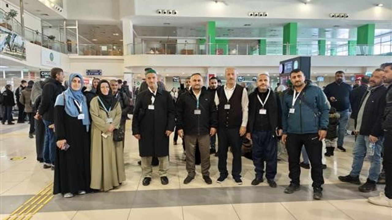 Hakkari'de 215 Vatandaş Umre İçin Uğurlandı