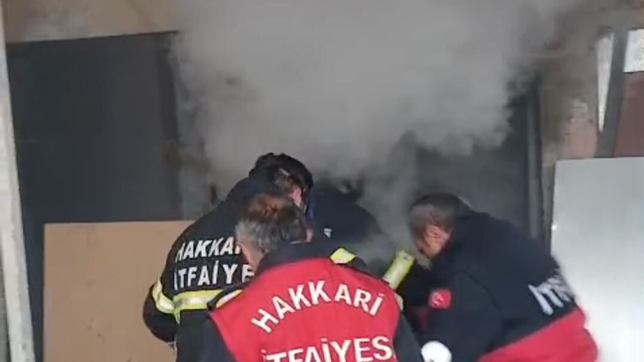 Hakkari'de Demir Atölyesinde Tiner Patlaması: 15 Yaşında Çocuk Yaralandı