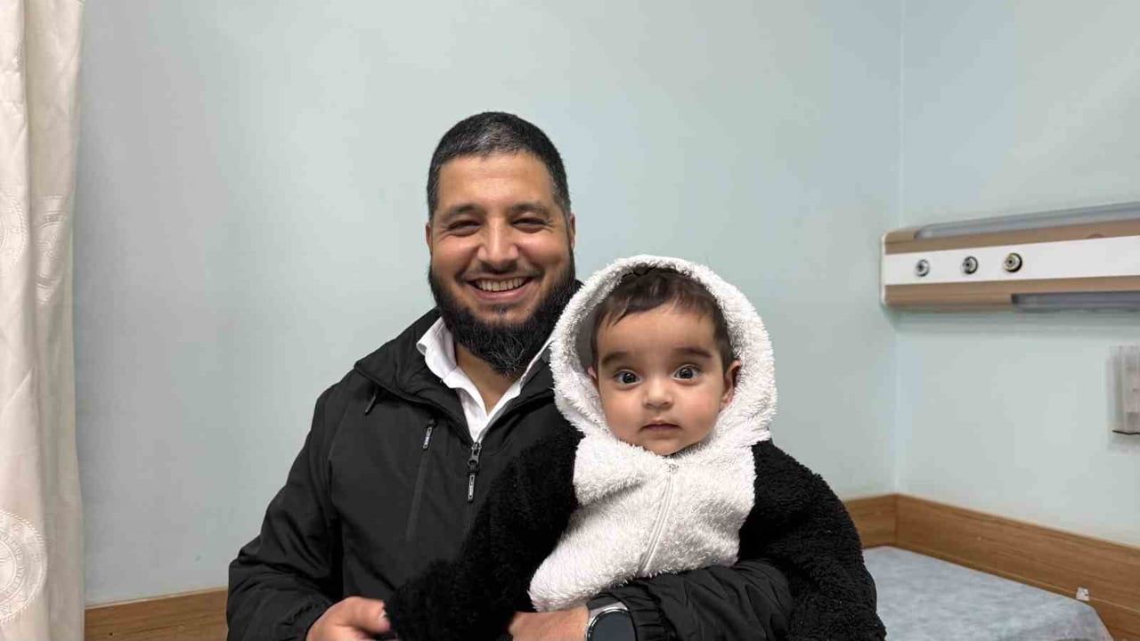 Hakkari'de Müftü Yasir Ceylan Heimlich ile Boğulan Çocuğu Kurtardı