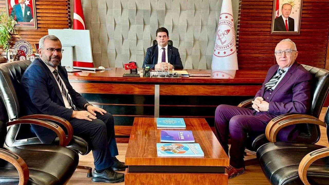 Hakkâri'nin Hafızası Kütüphanede: İbrahim Hatipoğlu'nun Mirası Öğrencilere Aktarıldı