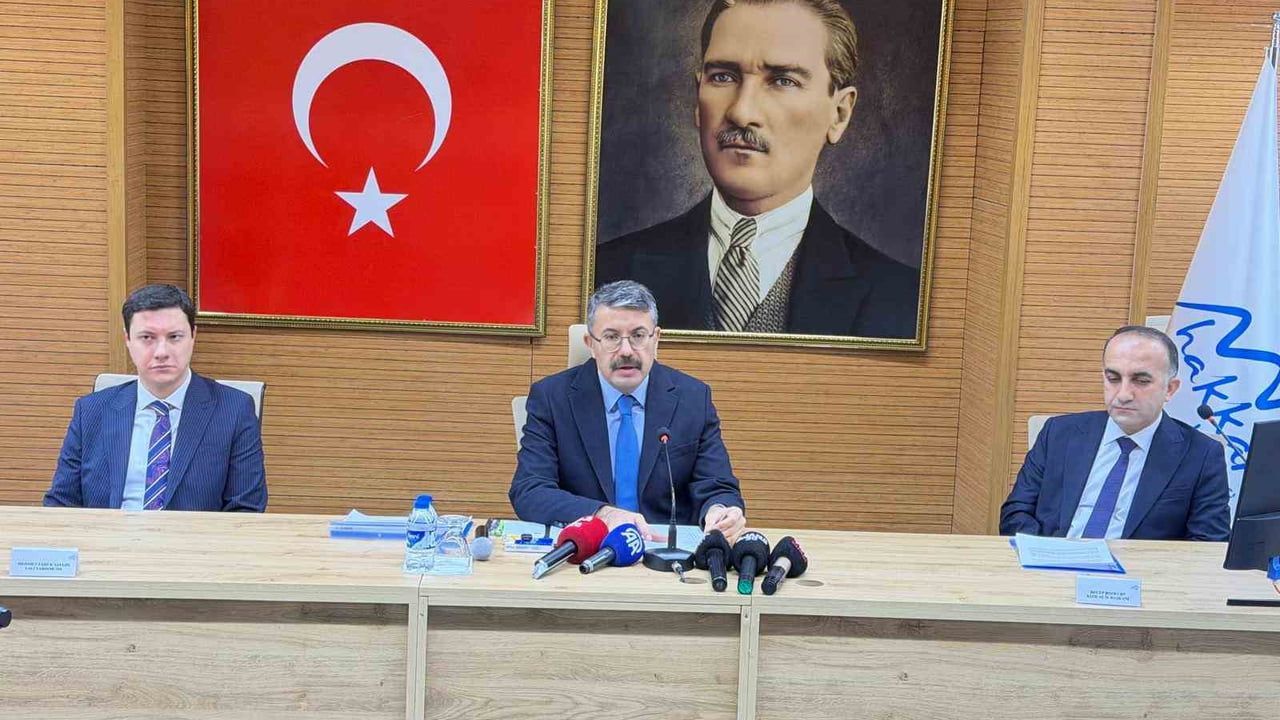 Hakkari Valisi Ali Çelik'ten Kan Bağışı Çağrısı: 10 Günde 3 bin 487 Ünite Hedefi