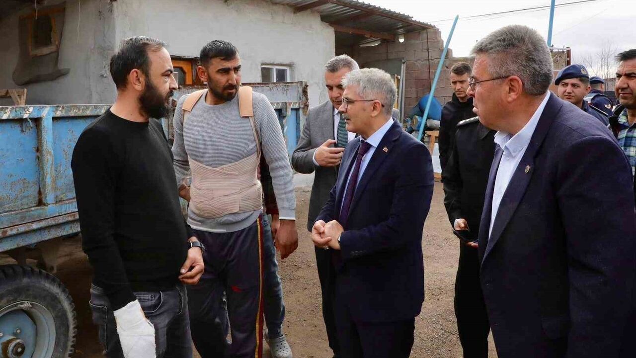 Halı saha kavgası sonrası Vali Cahit Çelik Kiledere'de mağdurları ziyaret etti