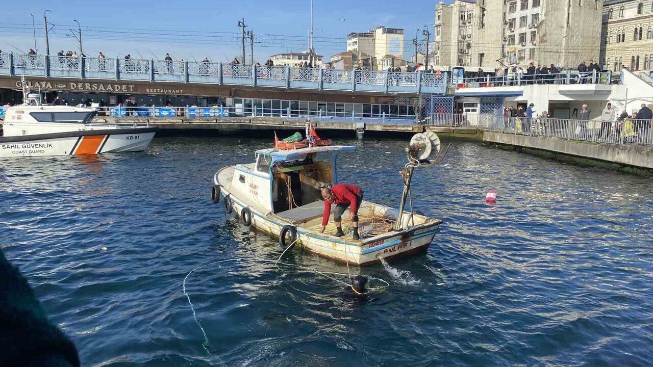 Haliç’te 33 Kilogram Olta Kurşunu Denizden Çıkarıldı — Deniz Dibi Temizliği