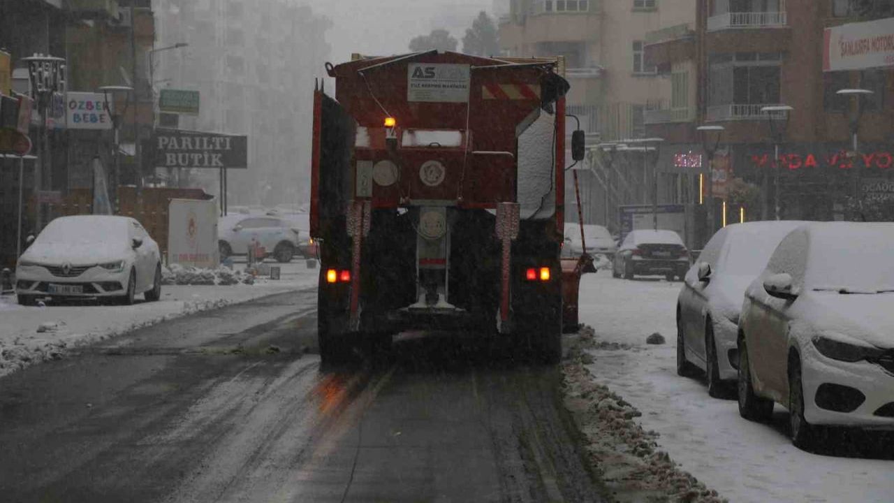 Haliliye Belediyesi Karla Mücadelede Sahada: Ulaşım Aksamadı