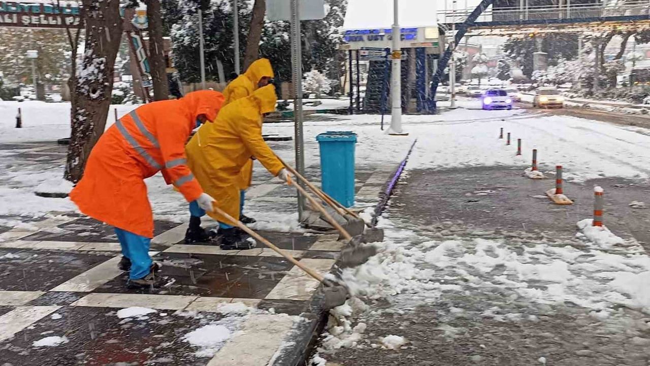 Haliliye Belediyesi'nden Şanlıurfa'da Karla Yoğun Mücadele