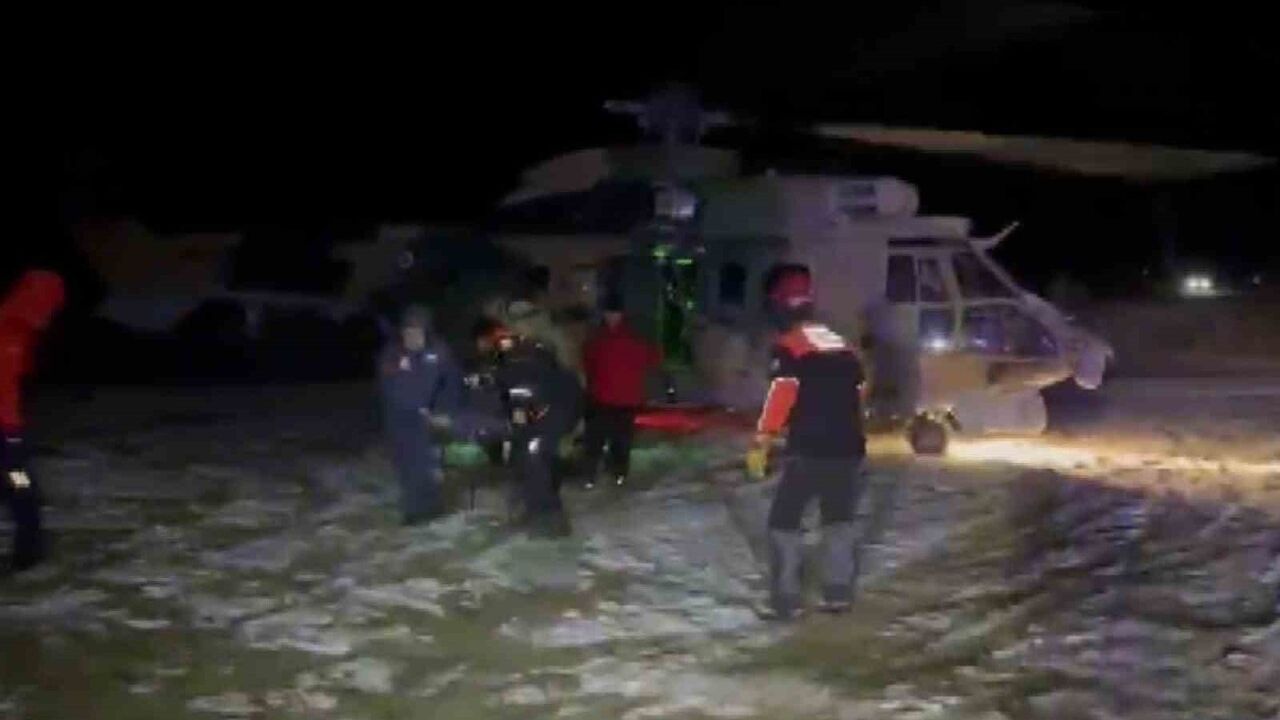 Hasan Dağı'nda Mahsur Kalan 2 Öğrenci Helikopterle Kurtarıldı