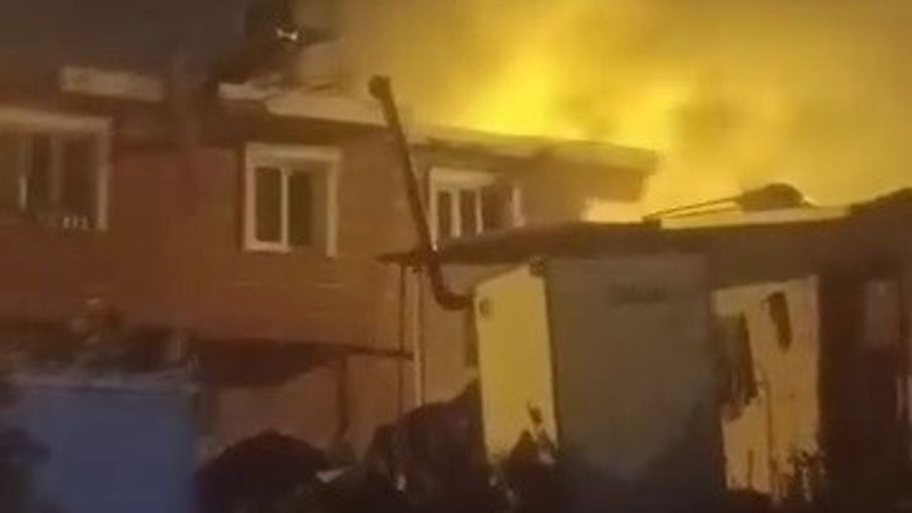 Hatay Altınözü'nde İki Aile Kavgası: 1 Ölü, 6 Yaralı, İki Ev Ateşe Verildi