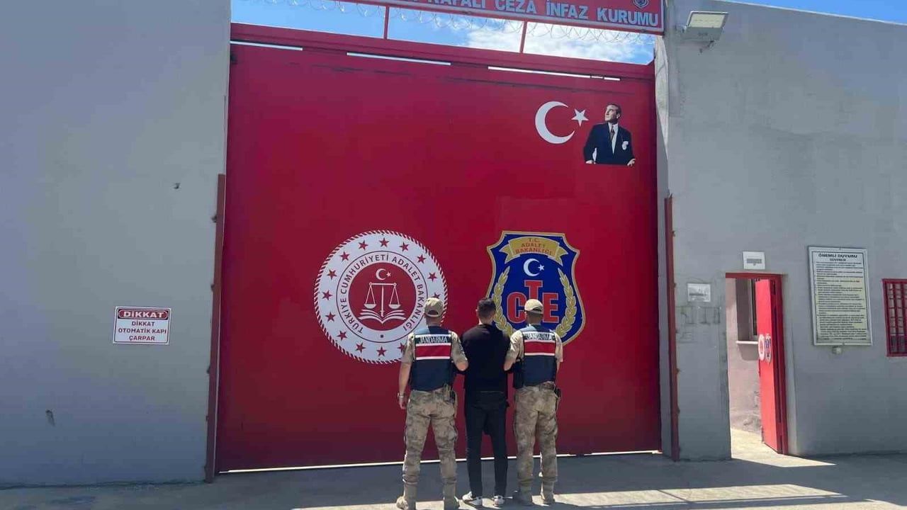 Hatay'da 30 Yıl Hapis Cezası Olan Firari Mandalina Bahçesinde Yakalandı