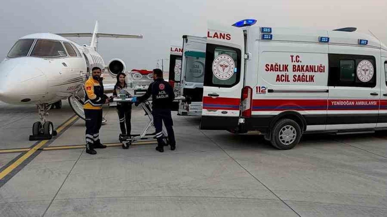 Hatay'da 6 Günlük Bebek Hava Ambulansıyla İstanbul'a Sevk Edildi