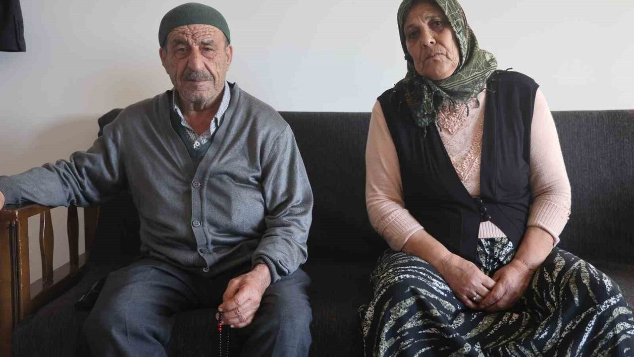 Hatay'da depremzede Mustafa Karadeniz'den Murat Kurum'a 'şantiye şefi' övgüsü