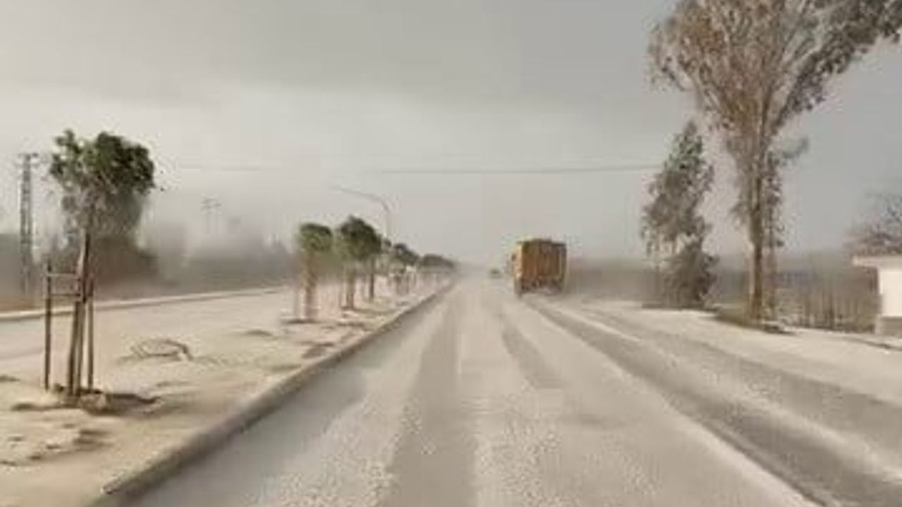 Hatay'da Dolu Yağışı Beyaza Bürüdü: Belen, Arsuz ve İskenderun Etkilendi