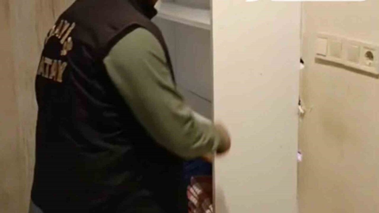 Hatay'da Fuhuş Operasyonu: 9 Yabancı Uyruklu Kadın Gizli Bölmede Yakalandı