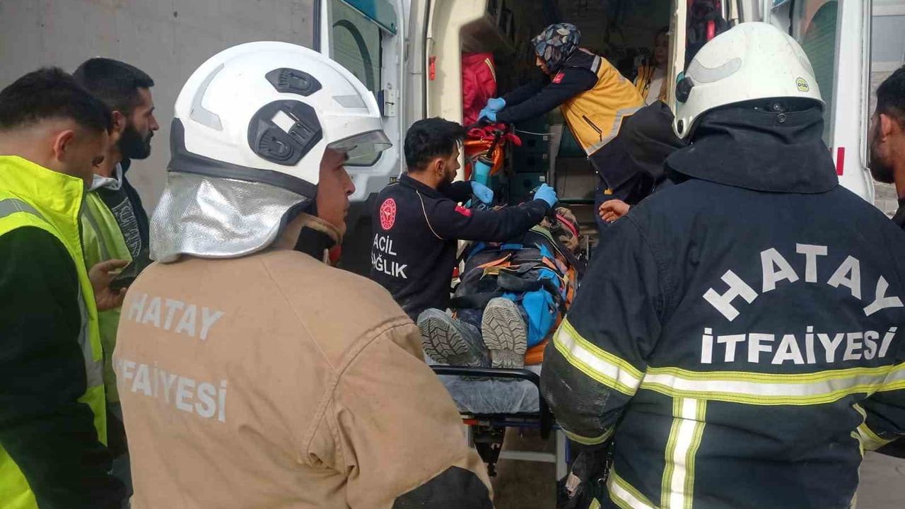 Hatay'da İnşaatta Asansör Boşluğuna Düşen İşçi Yaralandı