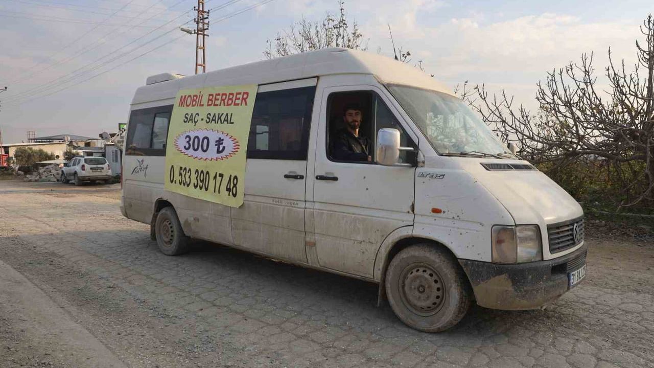 Hatay'da Mobil Berber: Salih Özçelik 'Alo' ile Şantiyelerin Kapısını Çalıyor
