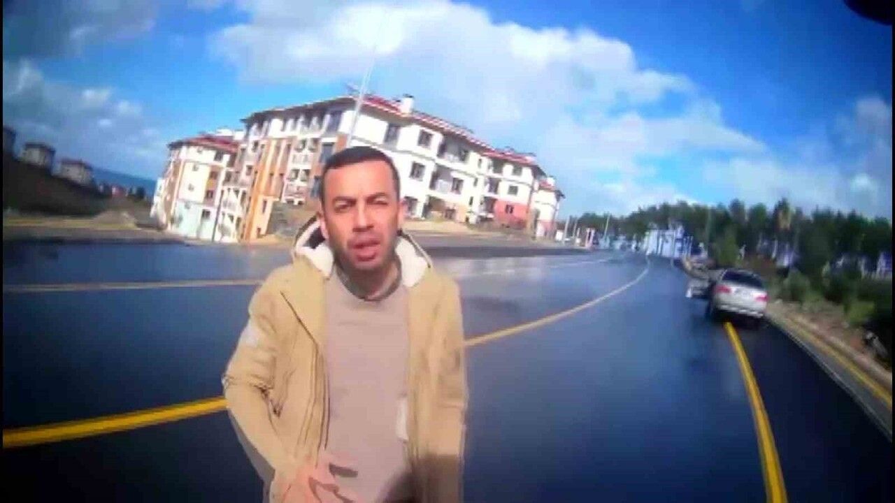 Hatay'da Motosiklet Kazasında Ekipman Hayat Kurtardı, Yardım Eden Sürücü Yürek Isıttı