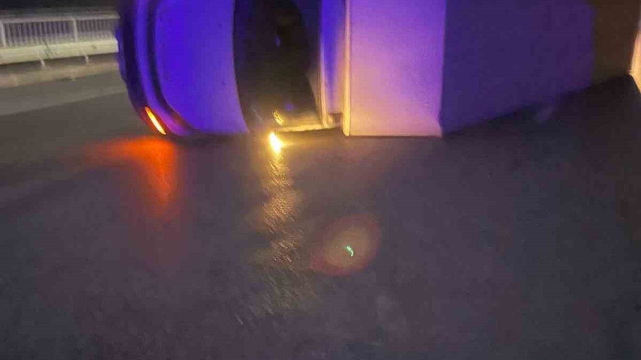 Hatay’da Şiddetli Fırtına: İskenderun ve Payas'ta Tırlar Devrildi