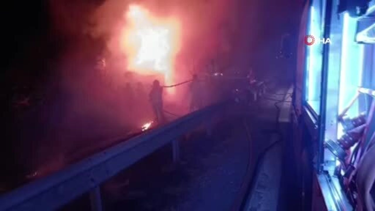 Hatay Otobanında Devrilen Tır Alev Aldı: 2 Ölü, Anguslar Yola Saçıldı