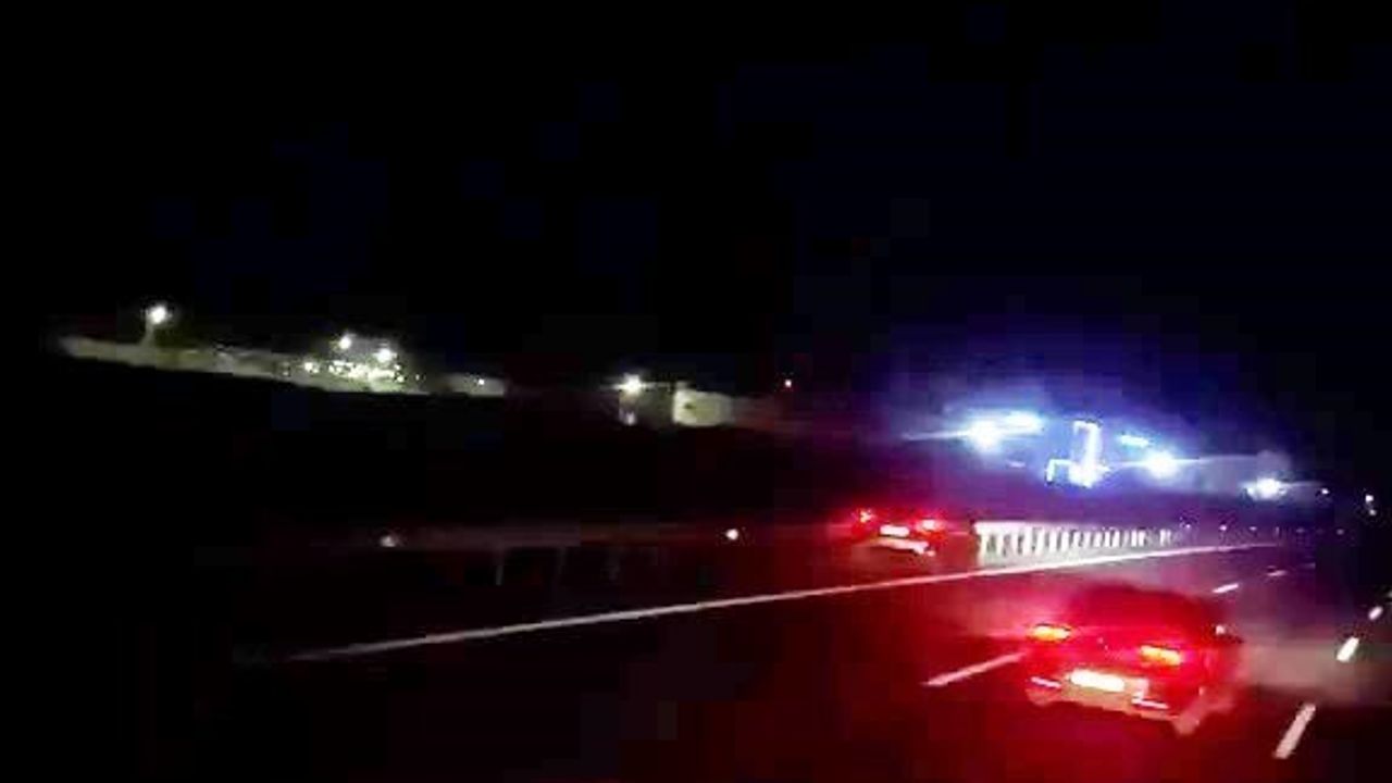 Hatay Otobanında Tehlikeli Sürücü Bariyere Çarpmadan Durdu