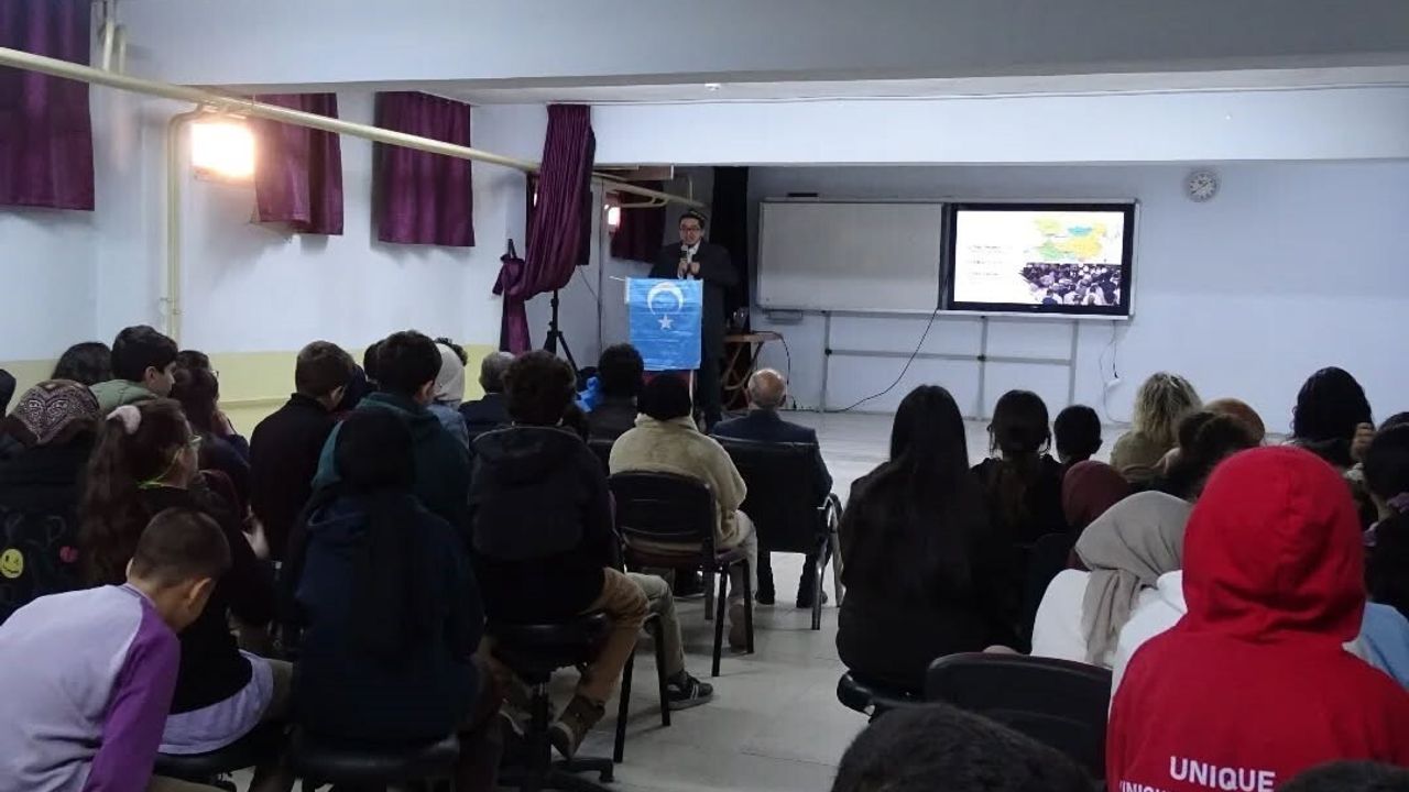 Havran İmam Hatip Ortaokulu’nda 10 Aralık Dünya İnsan Hakları Günü Programı