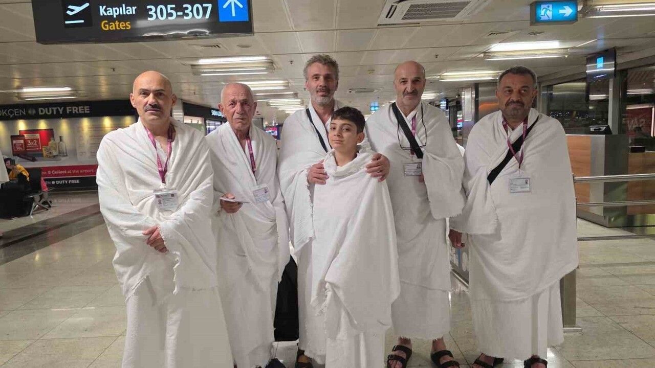 Hayrat’ta 'Gönlüm Kabe Projesi' ile 11 Şehit Yakını ve Gazi Umreye Gönderildi