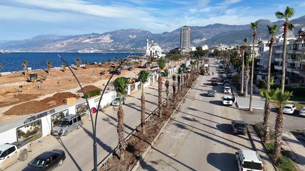 HBB'den İskenderun Sahiline Modern Dokunuş: 90 Palmiyeyle Yeşillendirme