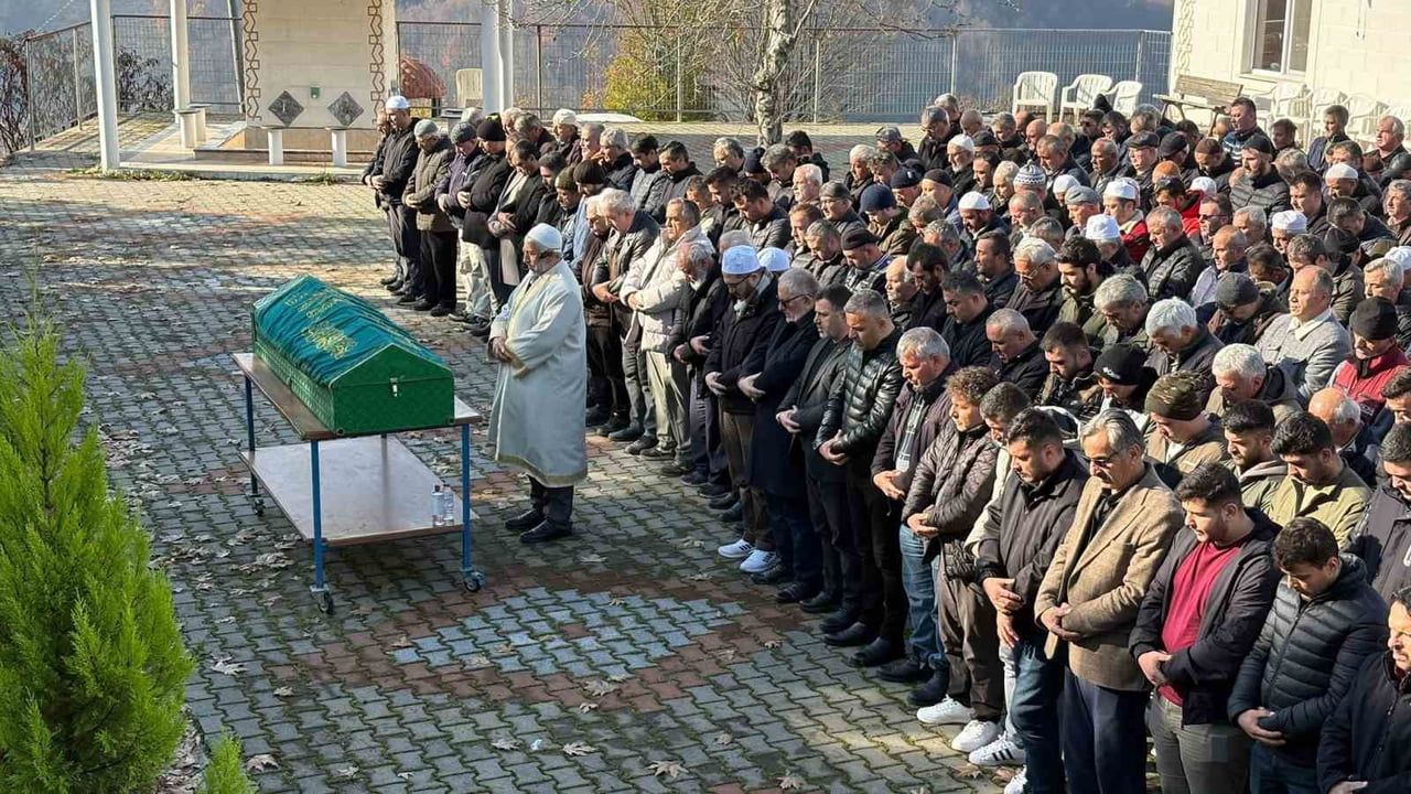 Hendek'te D-100'de Yaya Çarpması: Oğuzhan Yılmaz Hayatını Kaybetti