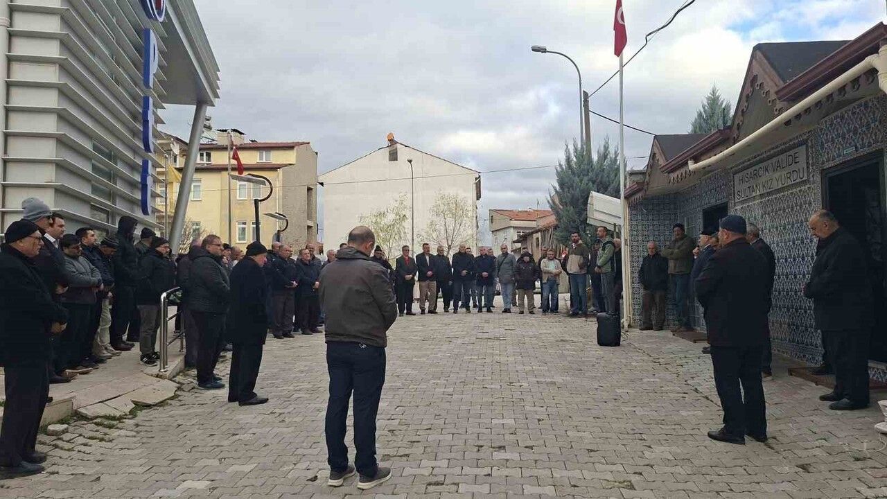 Hisarcık'ta 6 Kişilik Umre Kafilesi Dualarla Uğurlandı