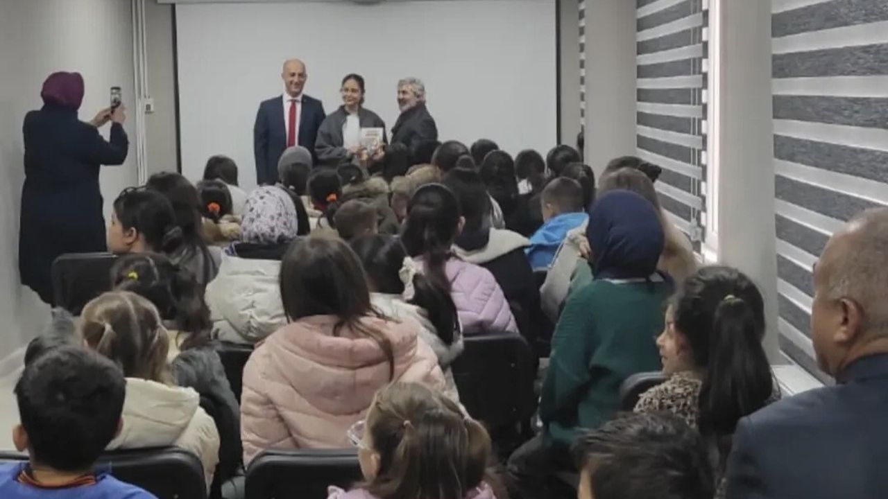 Hisarcık’ta Birinci Kitap Fuarı: Öğrenci-Yazar Buluşması