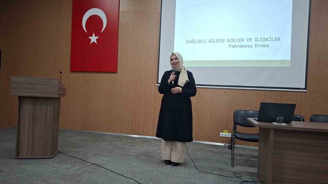 Hisarcık'ta "Sağlıklı Ailede Roller ve İlişkiler" Konferansı