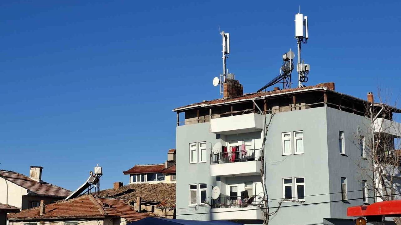 Hisarcık'ta Şehitler Mahallesi'nde Baz İstasyonu Tepkisi