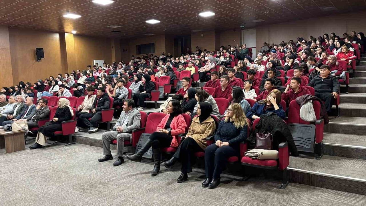 Hisarcık'ta 'Sosyal Medya Bağımlılığı' Konferansı