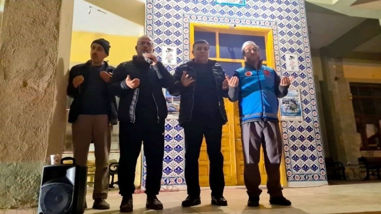 Hisarcık ve Emet'ten 33 Kişilik Umre Kafilesi Dua ve Gözyaşlarıyla Uğurlandı