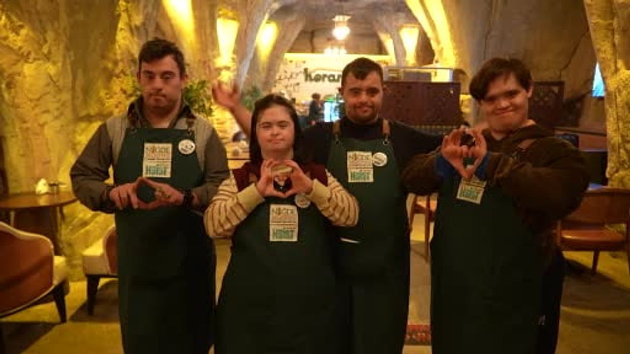 Horanta Kafe'de Sonsuz Sevgi: Niğde Belediyesi'nden Down Sendromlu Gençlere İstihdam