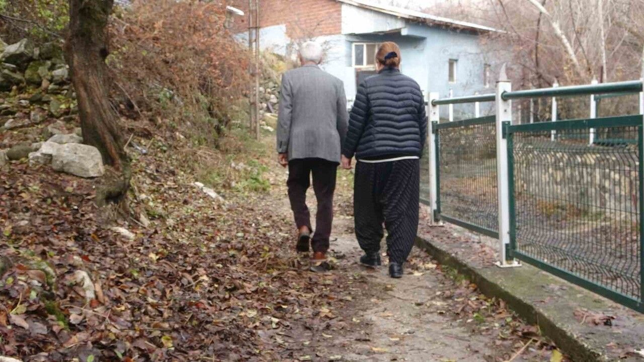Hozat'ta Kadın Muhtar Yazgülü Almaz 8 Erkek Adayı Geride Bıraktı