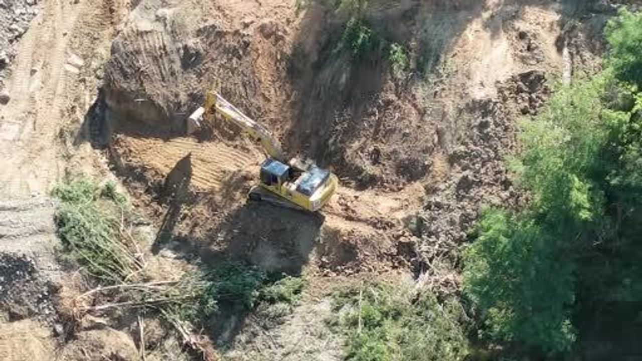 İBB'nin Dolgu Çalışması Bolluca Mavi Göl'ü Kuruttu: Binlerce Balık Can Çekişiyor