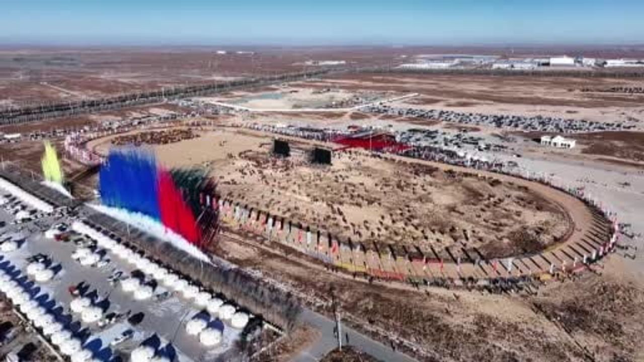 İç Moğolistan'da "Deve Süper Ligi"nde Binlerce Deve