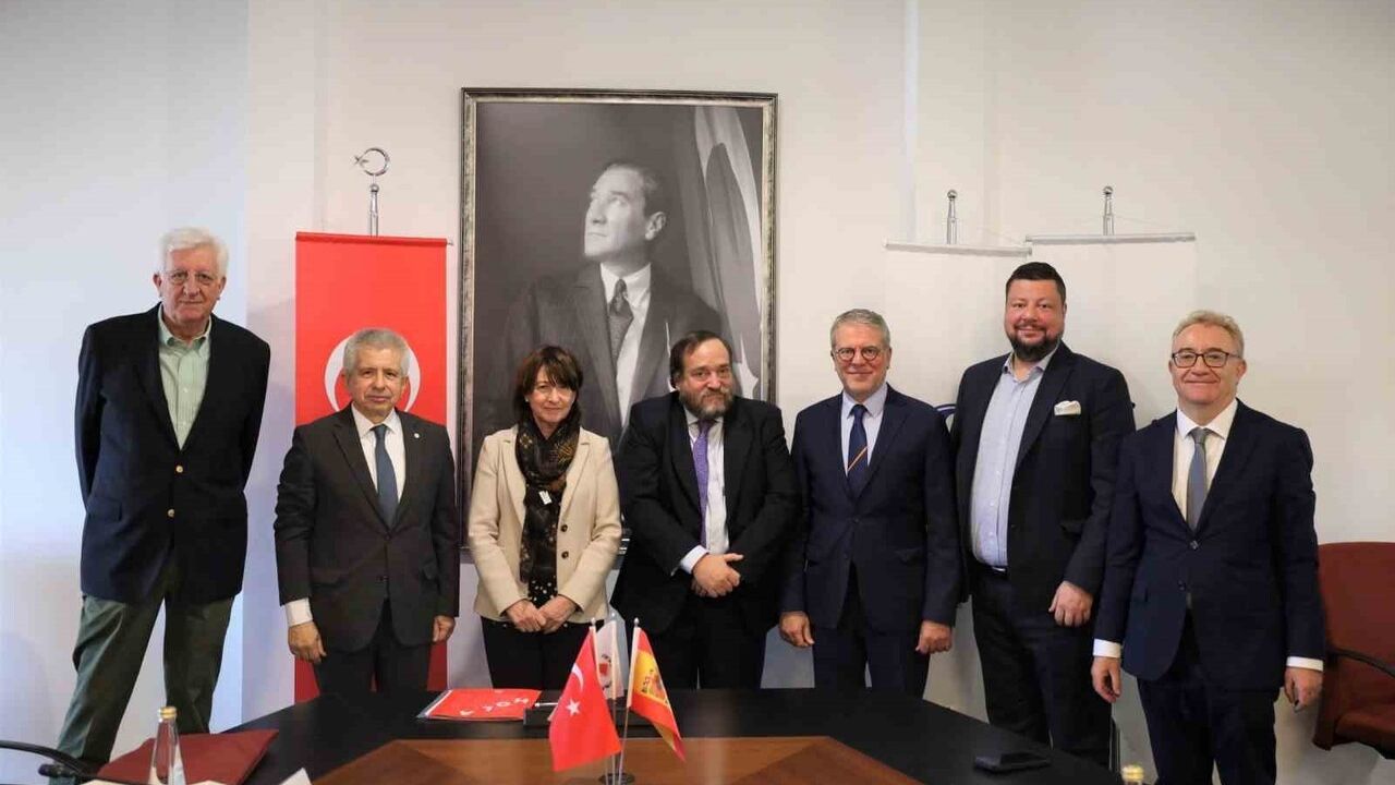 İEÜ ile Cervantes Enstitüsü'nden İzmir-İspanya eğitim köprüsü