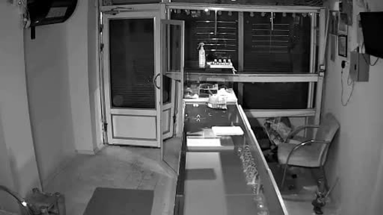 İğdır'da Kuyumcu Soygunu: 5-6 Kilo Altın Çalındı