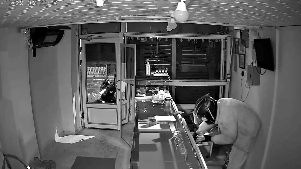 Iğdır'da Kuyumcudan 5-6 Kilo Altın Çalındı; Zanlılar BMW X5 ile Yakalandı