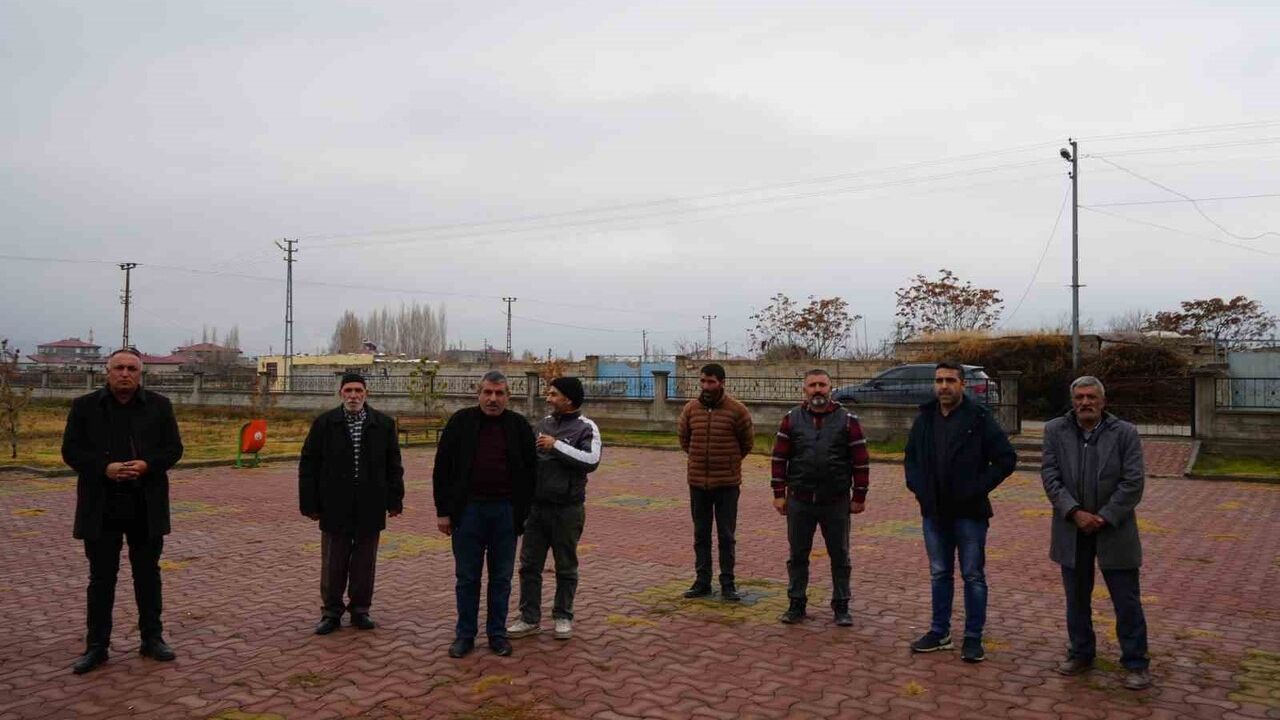 Iğdır Karaağaç'ta Doğalgaz Çalışmaları Durdu: Mahalle İkiye Bölündü