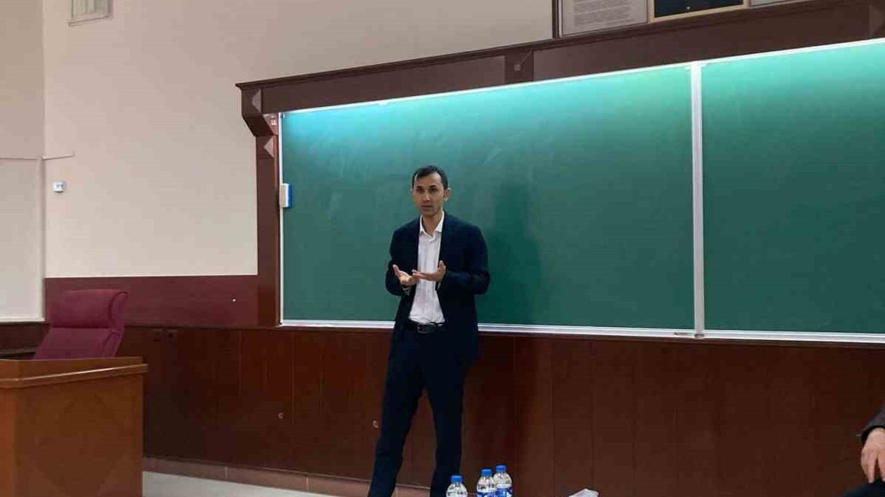 İİBF'de Kariyer Planlaması: Ziya Sevim'den Öğrencilere Tüyolar