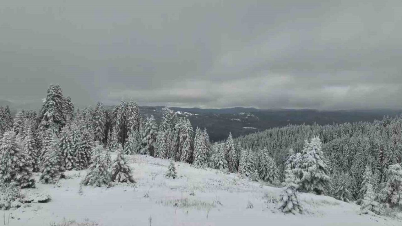 Ilgaz Dağı Karla Beyazlandı — Havadan Kartpostallık Görüntüler