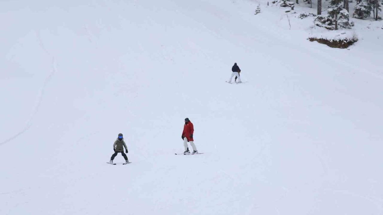 Ilgaz Dağı'nda Yurduntepe Kayak Merkezi'nde Sezon Başladı