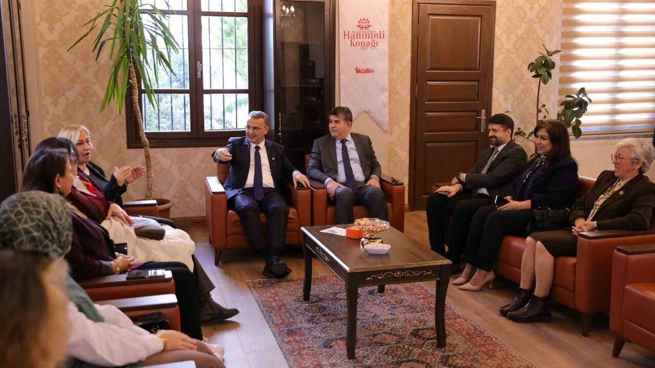 İlkadım'da Kadın Muhtarlar Buluşması — Başkan İhsan Kurnaz Övgüde Bulundu