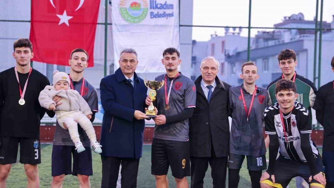 İLKEM Turnuvası: Kılıçdede Şampiyon — Başkan Kurnaz: 'Topluma Faydalı Bireyler Yetiştiriyoruz'